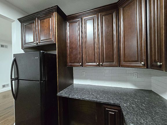 4th image of 118 Arlington Ave #1A