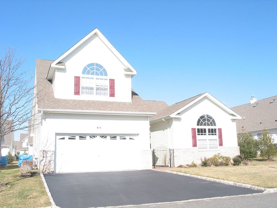 Detached home, end of block