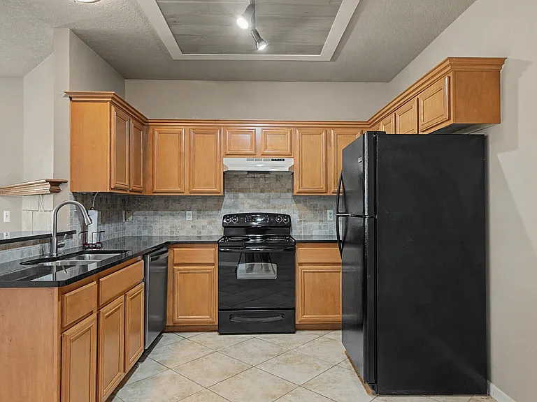 43018 Burlington Dr — Photo 16