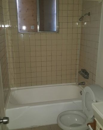 4th image of 1089 Tiajuana St