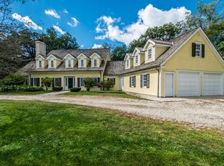 5N958 Surrey Rd, Wayne, IL 60184