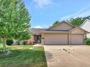 4001 Appletree Dr, Monticello, IL 61856