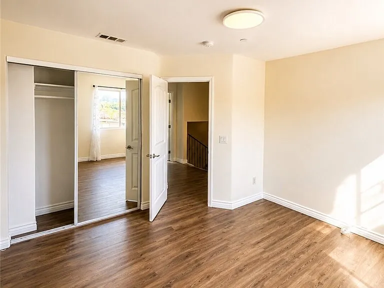 16723 Victory Blvd #3 — Photo 6