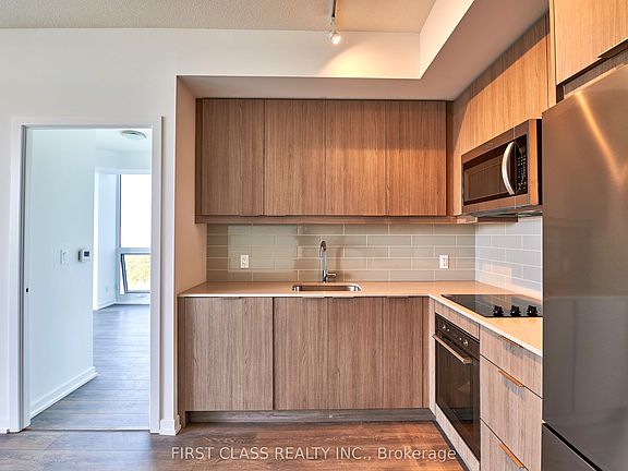 2nd image of 36 Manor Rd E #908