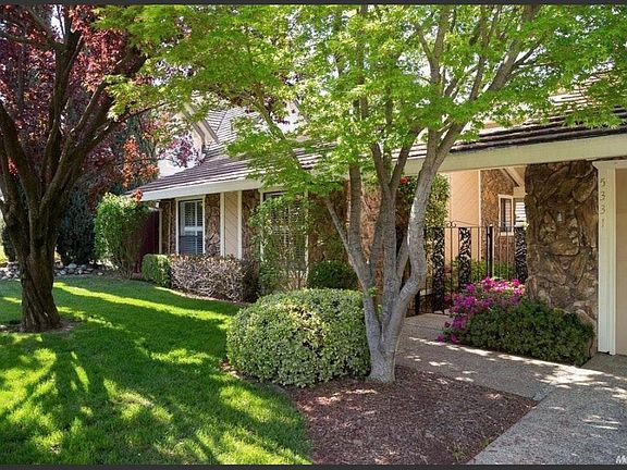 2nd image of 5331 Dawn Oak Ln