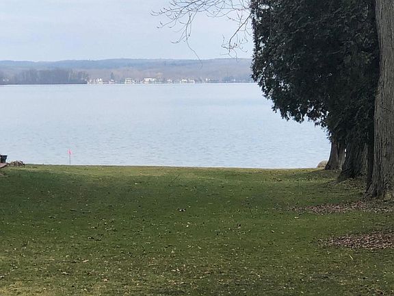 2nd image of 3646 Lakeshore Dr