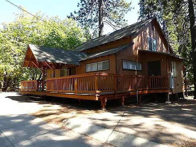 1141 Sequoia St photo 1