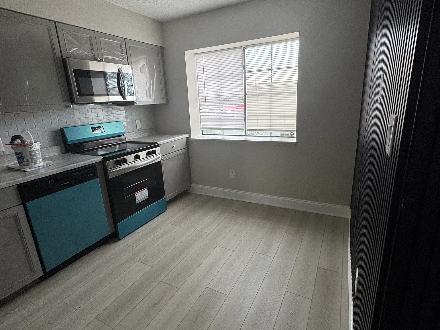 2 bed, 1.5 bath, 1000 sqft, $1,600 — Photo 2