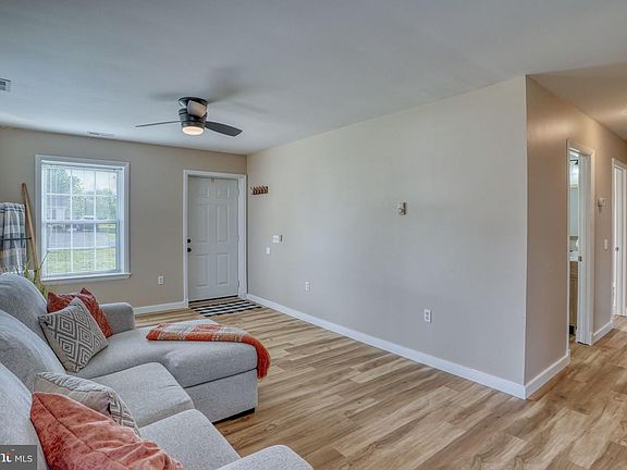 5th image of 11060 Plum Dr