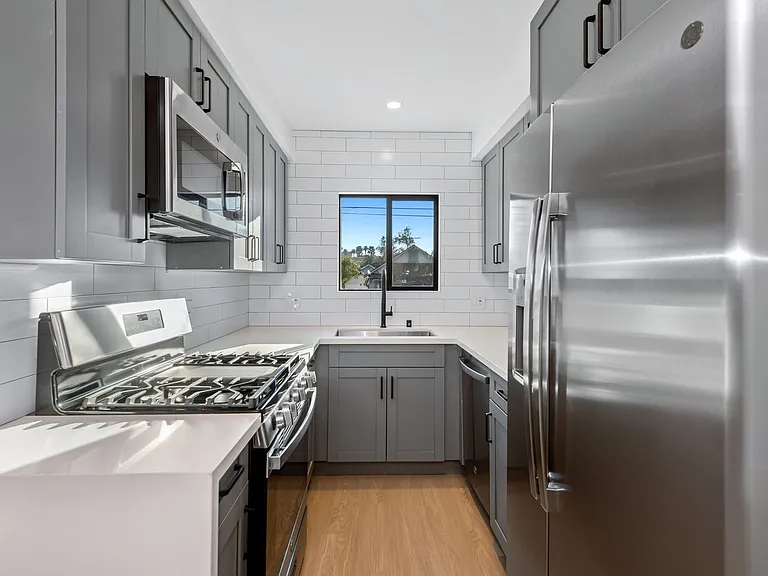 3415 London Street — Photo 8
