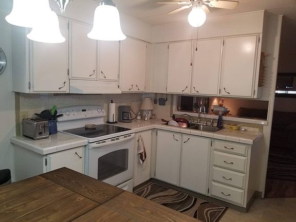3rd image of 37 Coachlight Ct