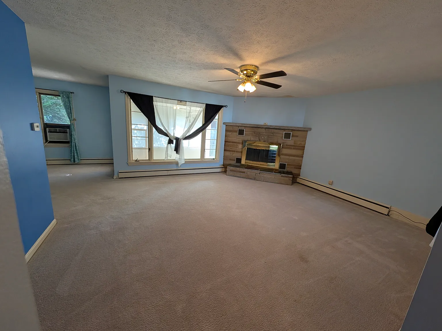 3 bed, 1.5 bath, $1,500 — Photo 2