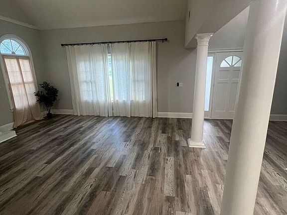 5th image of 531 Belgrave Ln