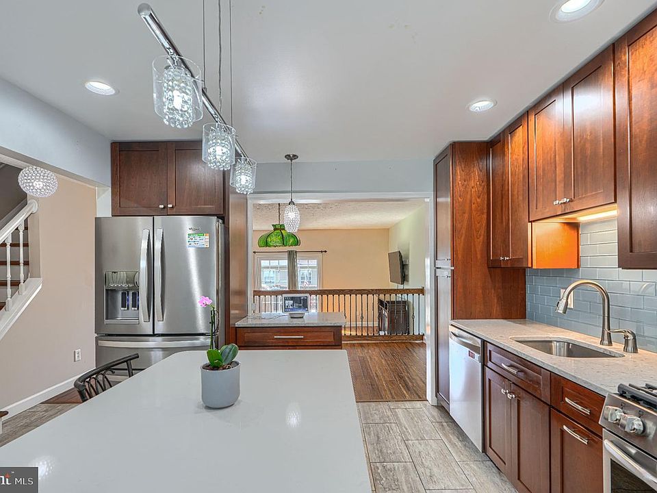 1st image of 26 Stoneway Pl