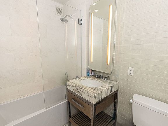 4th image of 389 E 89th St APT 5C