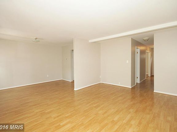 3rd image of 4577 King Edward Ct