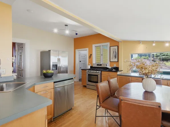 124 Spruce St #124, Watertown, MA 02472