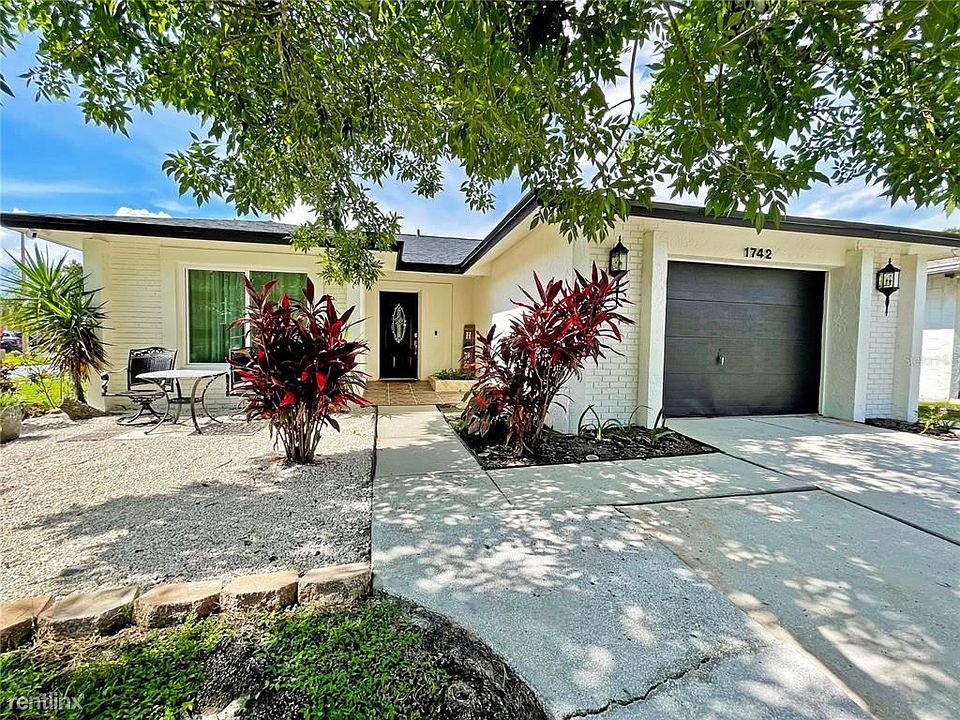 1st image of 1742R Lakeview Village Dr