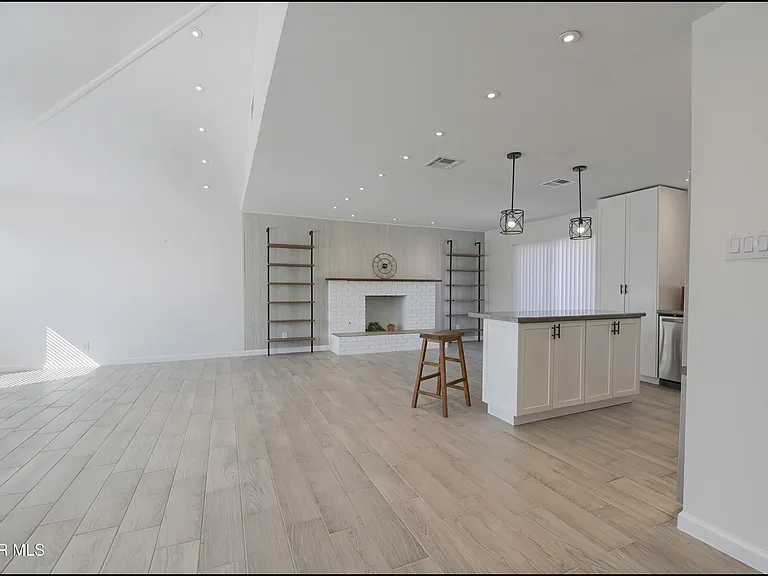 8617 Darlina Dr — Photo 6
