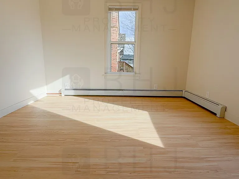 219 E Burkitt St — Photo 14