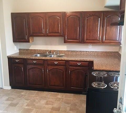 3rd image of 5344 E 40th St