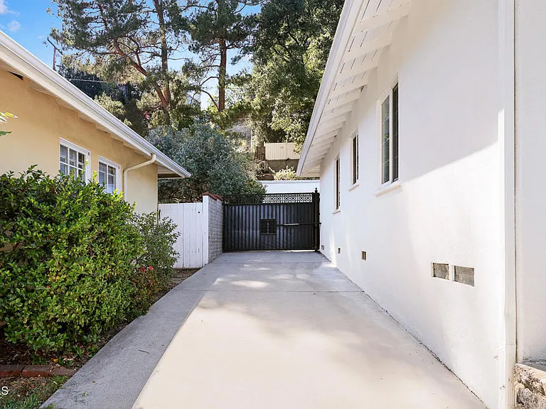 4541 Alveo La Canada — Photo 24
