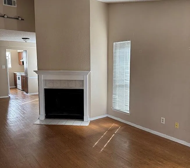 1903 W Loop #D — Photo 6