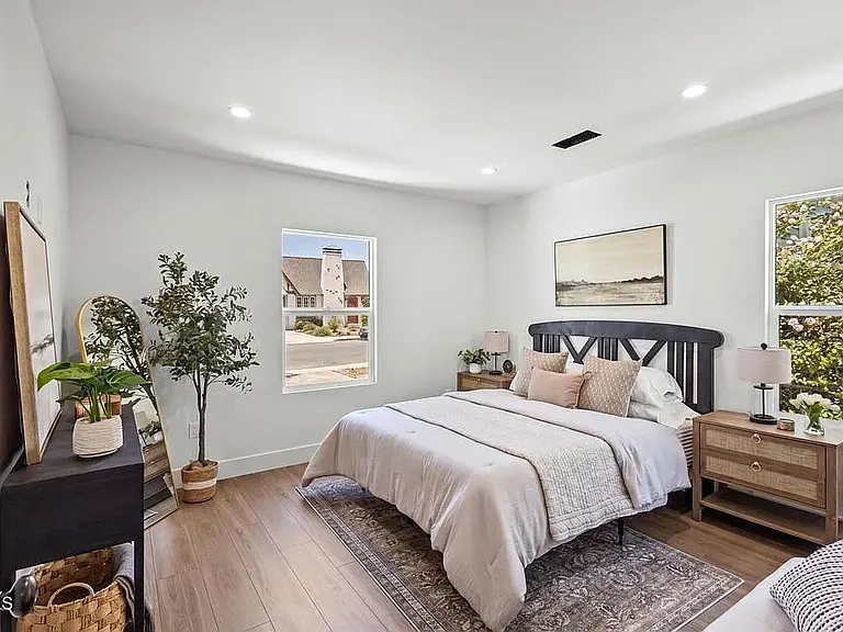340 Jones St — Photo 17
