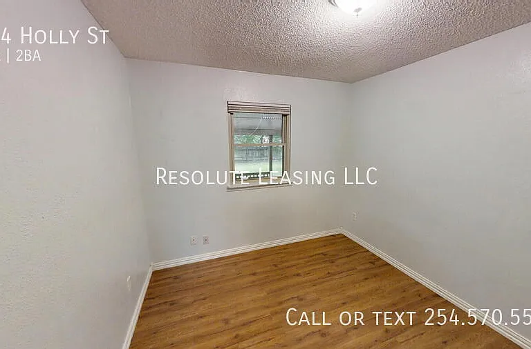 924 Holly St — Photo 16