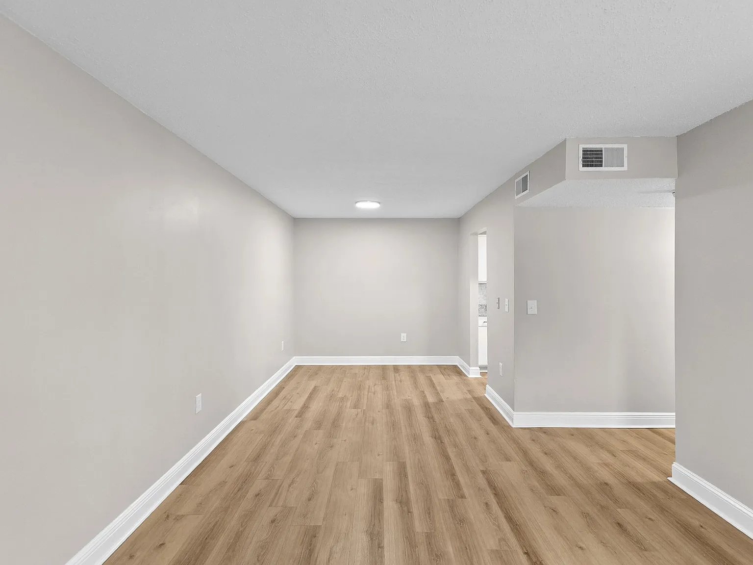 Pebble Creek Apartments — Photo 4