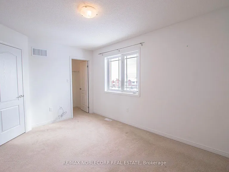 1287 Coleman Cres — Photo 22