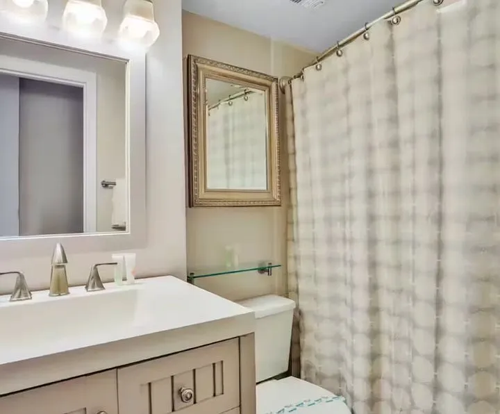 Studio, 420 sqft, $1,750 — Photo 3