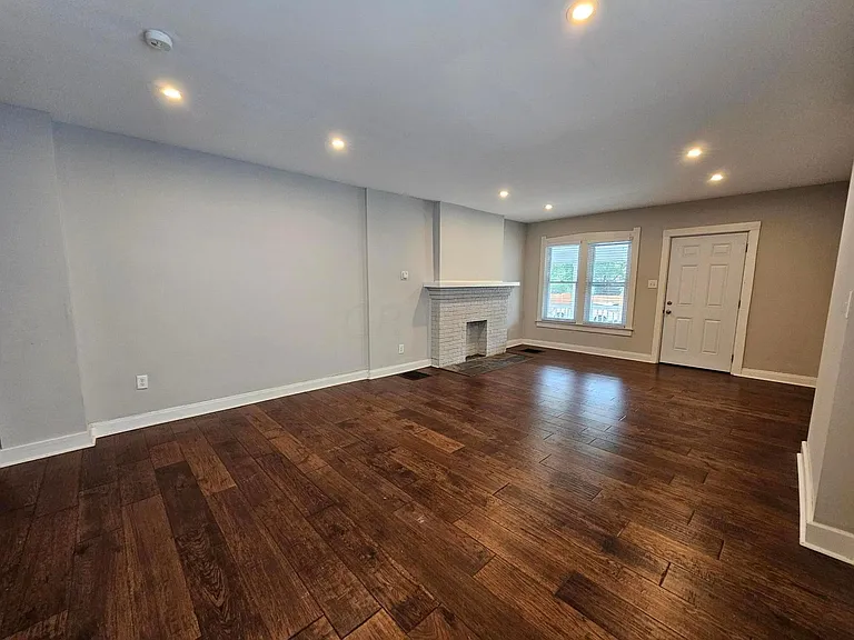 1064 Scott St — Photo 2