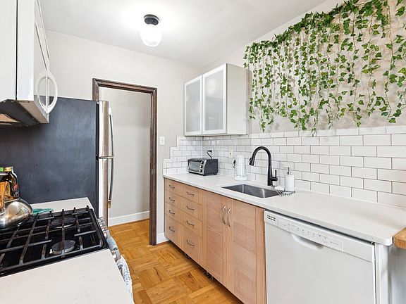 5th image of 2601 Pennsylvania Ave APT 911