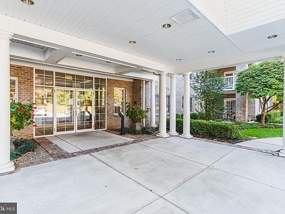 4th image of 215 Belmont Forest Ct Unit 304