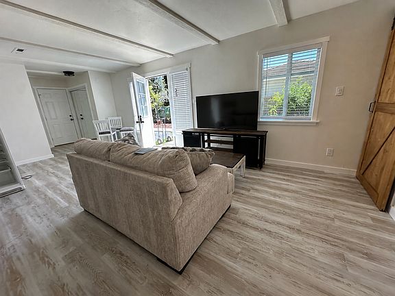 5th image of 1300 Oak Ave #1