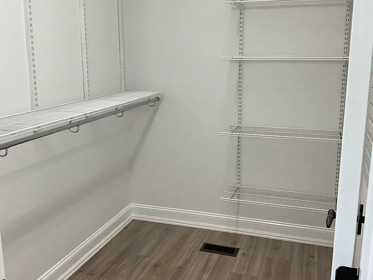 913 Wall St — Photo 19
