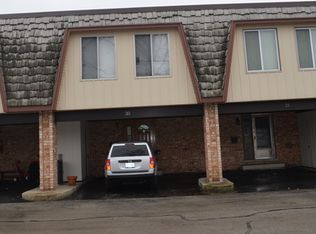 30 Cour Caravelle #30, Palos Hills, IL 60465