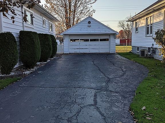 2nd image of 209 N Parker St