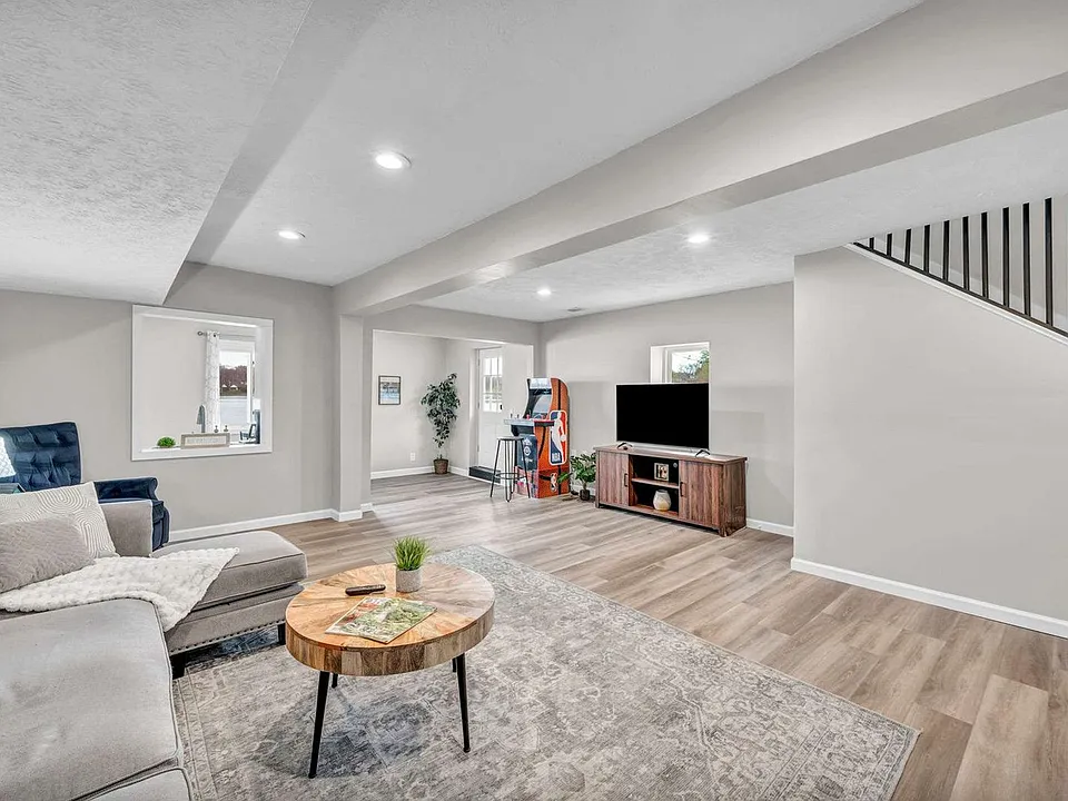 829 Portage Lakes Dr #ID1496076P