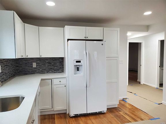 5th image of 150 Calvert Ave
