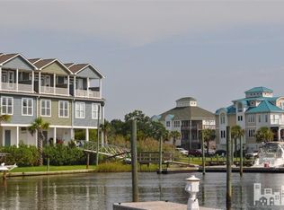 304 Vesta Ct, Surf City, NC 28445