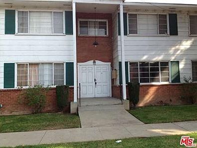 3rd image of 310 N Hillcrest Blvd