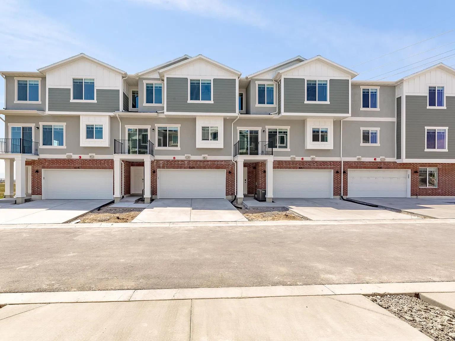 3 bed, 2.5 bath, 1453 sqft, $2,250 — Photo 1