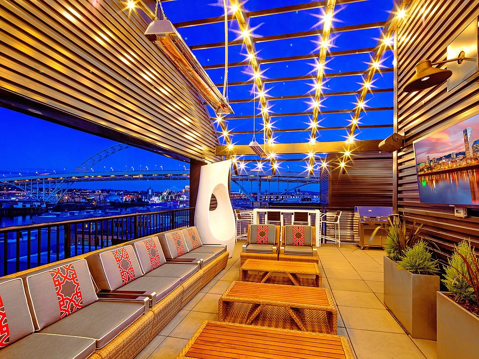 Rooftop Lounge