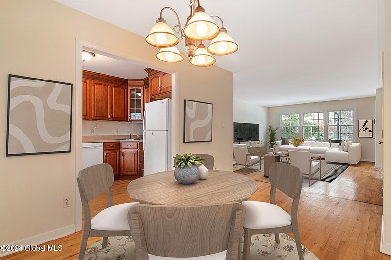 3rd image of 21 Regina Court #2