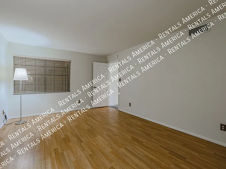 2160 S Catarina — Photo 26