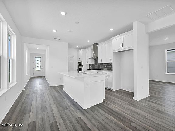 3rd image of 165 FAIRLAKE Circle