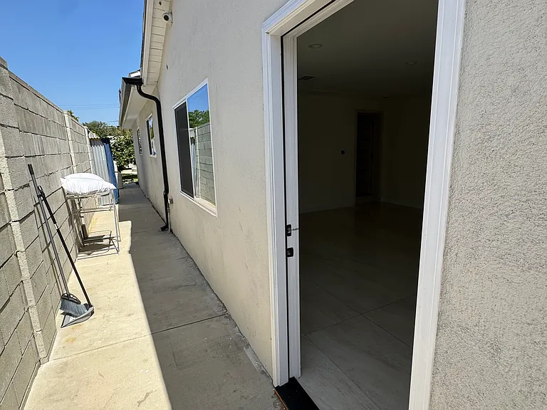 8342 Wilbur Ave — Photo 12