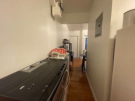 3rd image of 453 W 36th St APT 4